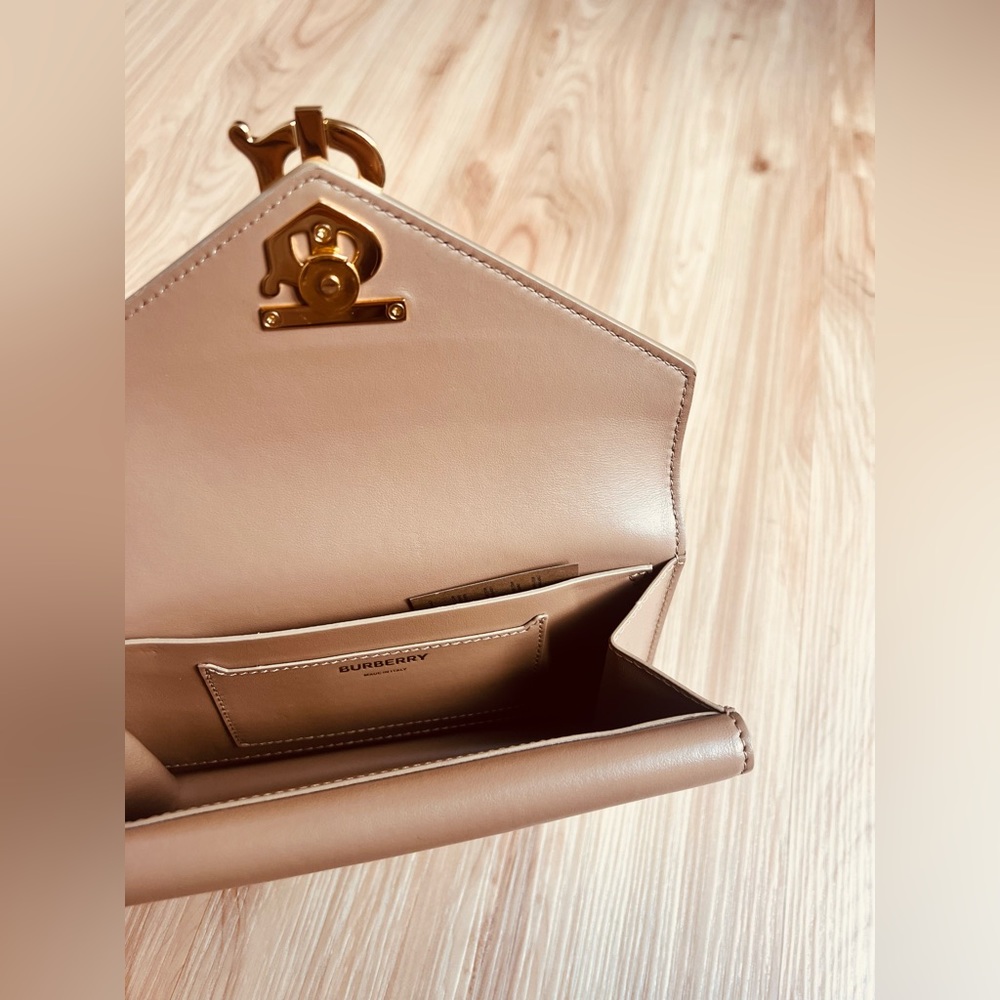 ❌❌❌ SOLD ❌❌❌ Burberry Quilted TB Envelope Belt Bag - Picture 9 of 15